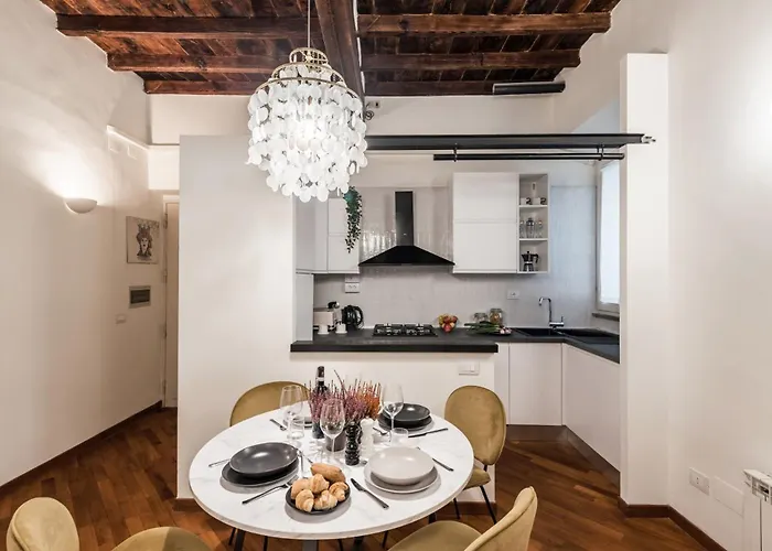 The Rent - Characteristic Three-room Near Piazza Navona
